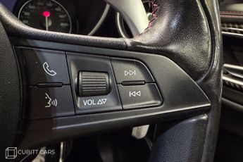 Alfa Romeo Giulia 2.9 V6 Bi-Turbo Quadrifoglio Auto Euro 6 (s/s) 4dr