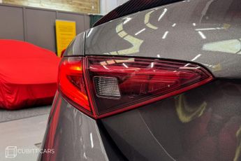 Alfa Romeo Giulia 2.9 V6 Bi-Turbo Quadrifoglio Auto Euro 6 (s/s) 4dr