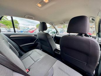 Volkswagen Golf 1.6 TDI BlueMotion Tech SE DSG Euro 5 (s/s) 5dr