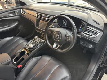 MG MG5 61.1kWh Exclusive Long Range Auto 5dr