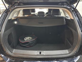 MG MG5 61.1kWh Exclusive Long Range Auto 5dr