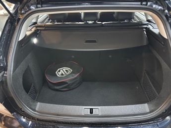 MG MG5 61.1kWh Exclusive Long Range Auto 5dr