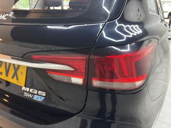 MG MG5 61.1kWh Exclusive Long Range Auto 5dr