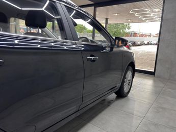 MG MG5 61.1kWh Exclusive Long Range Auto 5dr