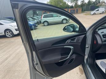 Vauxhall Insignia 2.0 CDTi SRi Nav Auto Euro 5 5dr