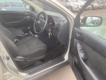 Toyota Avensis 1.8 VVT-i Colour Collection 5dr