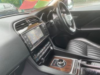 Jaguar F-PACE 2.0 D180 Portfolio Auto AWD Euro 6 (s/s) 5dr