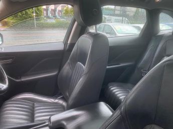 Jaguar F-PACE 2.0 D180 Portfolio Auto AWD Euro 6 (s/s) 5dr