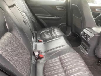 Jaguar F-PACE 2.0 D180 Portfolio Auto AWD Euro 6 (s/s) 5dr