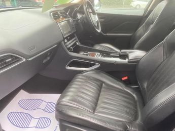 Jaguar F-PACE 2.0 D180 Portfolio Auto AWD Euro 6 (s/s) 5dr