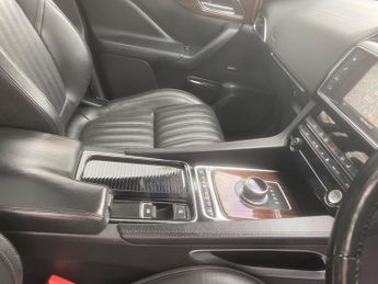 Jaguar F-PACE 2.0 D180 Portfolio Auto AWD Euro 6 (s/s) 5dr