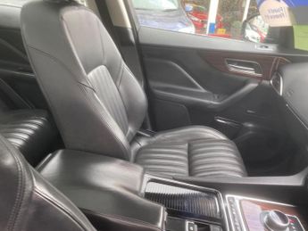 Jaguar F-PACE 2.0 D180 Portfolio Auto AWD Euro 6 (s/s) 5dr