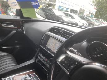 Jaguar F-PACE 2.0 D180 Portfolio Auto AWD Euro 6 (s/s) 5dr