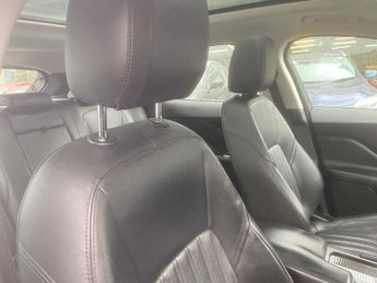 Jaguar F-PACE 2.0 D180 Portfolio Auto AWD Euro 6 (s/s) 5dr
