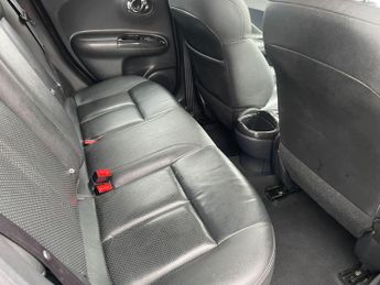 Nissan Juke 1.6 Tekna SUV 5dr Petrol XTRON Euro 5 (117 ps)