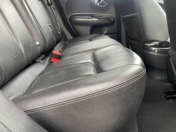 Nissan Juke 1.6 Tekna SUV 5dr Petrol XTRON Euro 5 (117 ps)