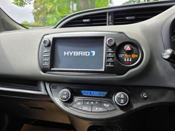 Toyota Yaris 1.5 VVT-h Icon Tech E-CVT Euro 6 (s/s) 5dr