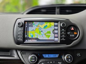Toyota Yaris 1.5 VVT-h Icon Tech E-CVT Euro 6 (s/s) 5dr