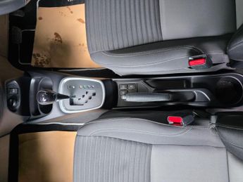 Toyota Yaris 1.5 VVT-h Icon Tech E-CVT Euro 6 (s/s) 5dr
