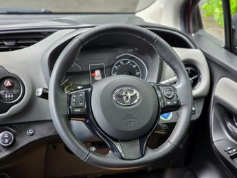 Toyota Yaris 1.5 VVT-h Icon Tech E-CVT Euro 6 (s/s) 5dr