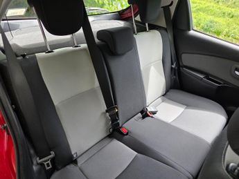 Toyota Yaris 1.5 VVT-h Icon Tech E-CVT Euro 6 (s/s) 5dr