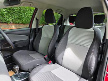 Toyota Yaris 1.5 VVT-h Icon Tech E-CVT Euro 6 (s/s) 5dr