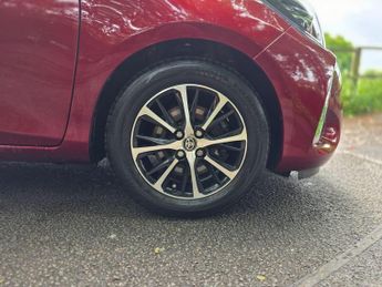 Toyota Yaris 1.5 VVT-h Icon Tech E-CVT Euro 6 (s/s) 5dr