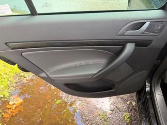 Skoda Octavia 2.0 TDI Laurin & Klement DSG Euro 4 5dr