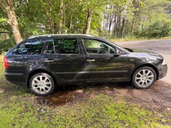 Skoda Octavia 2.0 TDI Laurin & Klement DSG Euro 4 5dr