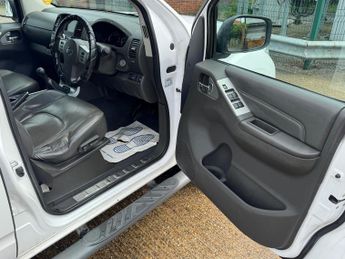 Nissan Navara 2.5 dCi Tekna 4WD Euro 5 4dr