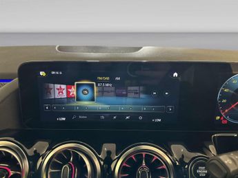 Mercedes-Benz GLA 1.3 GLA200 AMG Line (Premium) SUV 5dr Petrol 7G-DCT Euro 6 (s/s)