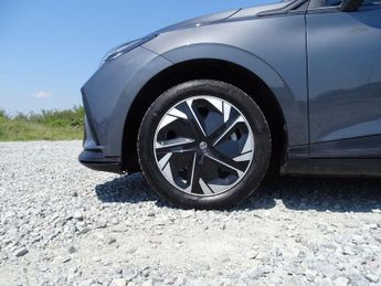 MG MG4 51kWh SE Auto 5dr