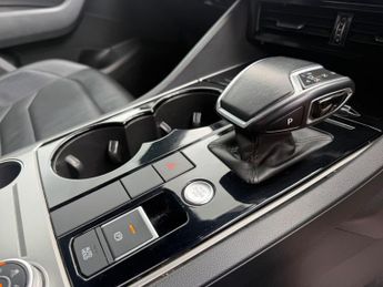 Volkswagen Touareg 3.0 TDI V6 R-Line Tiptronic 4Motion Euro 6 (s/s) 5dr