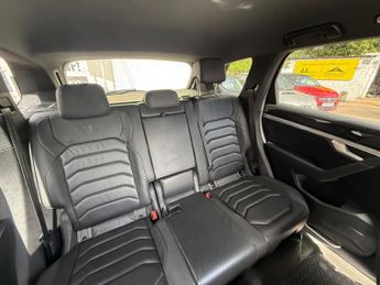 Volkswagen Touareg 3.0 TDI V6 R-Line Tiptronic 4Motion Euro 6 (s/s) 5dr