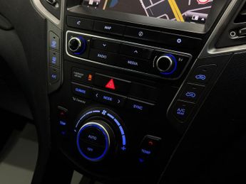 Hyundai Santa Fe 2.2 CRDi Blue Drive Premium Auto 4WD Euro 6 (s/s) 5dr (7 Seat)