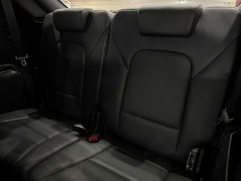 Hyundai Santa Fe 2.2 CRDi Blue Drive Premium Auto 4WD Euro 6 (s/s) 5dr (7 Seat)