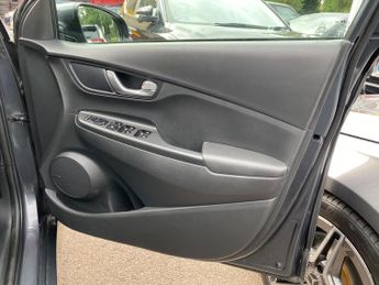 Hyundai KONA 64kWh Premium Auto 5dr (10.5kW Charger)