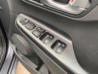 Hyundai KONA 64kWh Premium Auto 5dr (10.5kW Charger)