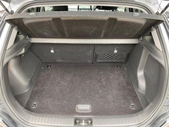 Hyundai KONA 64kWh Premium Auto 5dr (10.5kW Charger)
