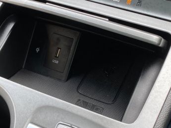 Hyundai KONA 64kWh Premium Auto 5dr (10.5kW Charger)
