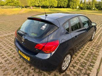 Vauxhall Astra 1.6 16v Exclusiv Hatchback 5dr Petrol Auto Euro 5 (115 ps)