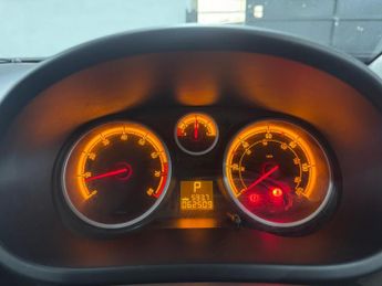 Vauxhall Corsa 1.4i 16v Club 5dr