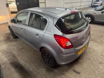 Vauxhall Corsa 1.4i 16v Club 5dr