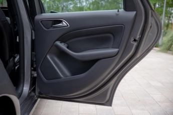 Mercedes-Benz B Class 1.6 B180 Exclusive Edition 7G-DCT Euro 6 (s/s) 5dr