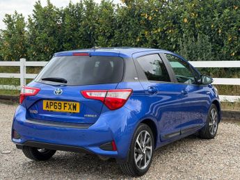 Toyota Yaris 1.5 VVT-h Y20 Bi-tone E-CVT Euro 6 (s/s) 5dr