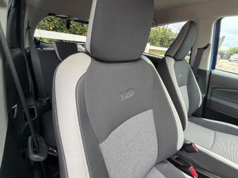 Toyota Yaris 1.5 VVT-h Y20 Bi-tone E-CVT Euro 6 (s/s) 5dr