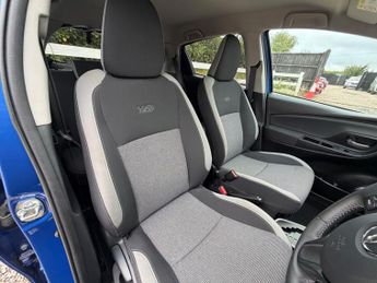 Toyota Yaris 1.5 VVT-h Y20 Bi-tone E-CVT Euro 6 (s/s) 5dr