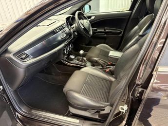 Alfa Romeo Giulietta 2.0 JTDM-2 Veloce Euro 5 (s/s) 5dr