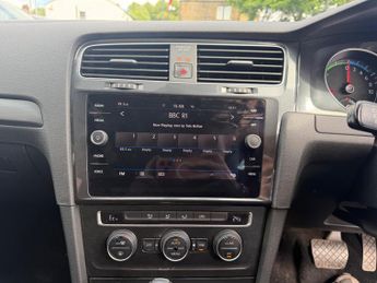 Volkswagen e-Golf 35.8kWh e-Golf Auto 5dr