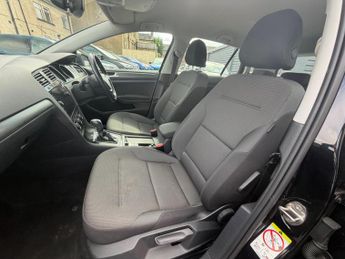 Volkswagen e-Golf 35.8kWh e-Golf Auto 5dr